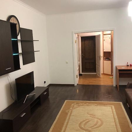 Затишна 2Х Кімнатна Квартира Біля Метро Академмістечко 基輔 外观 照片